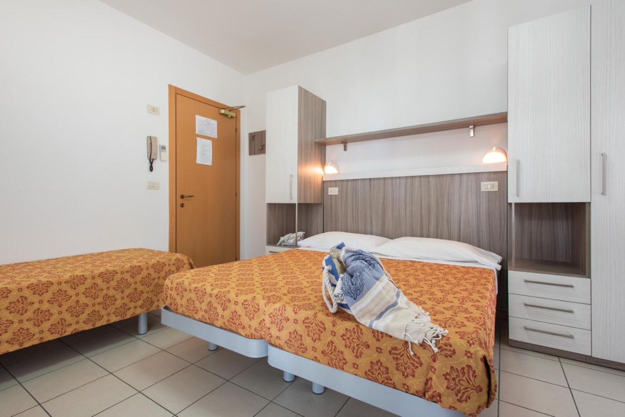 Hotel Consul - Family Hotel Риччоне Экстерьер фото