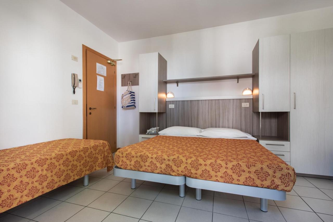 Hotel Consul - Family Hotel Риччоне Экстерьер фото