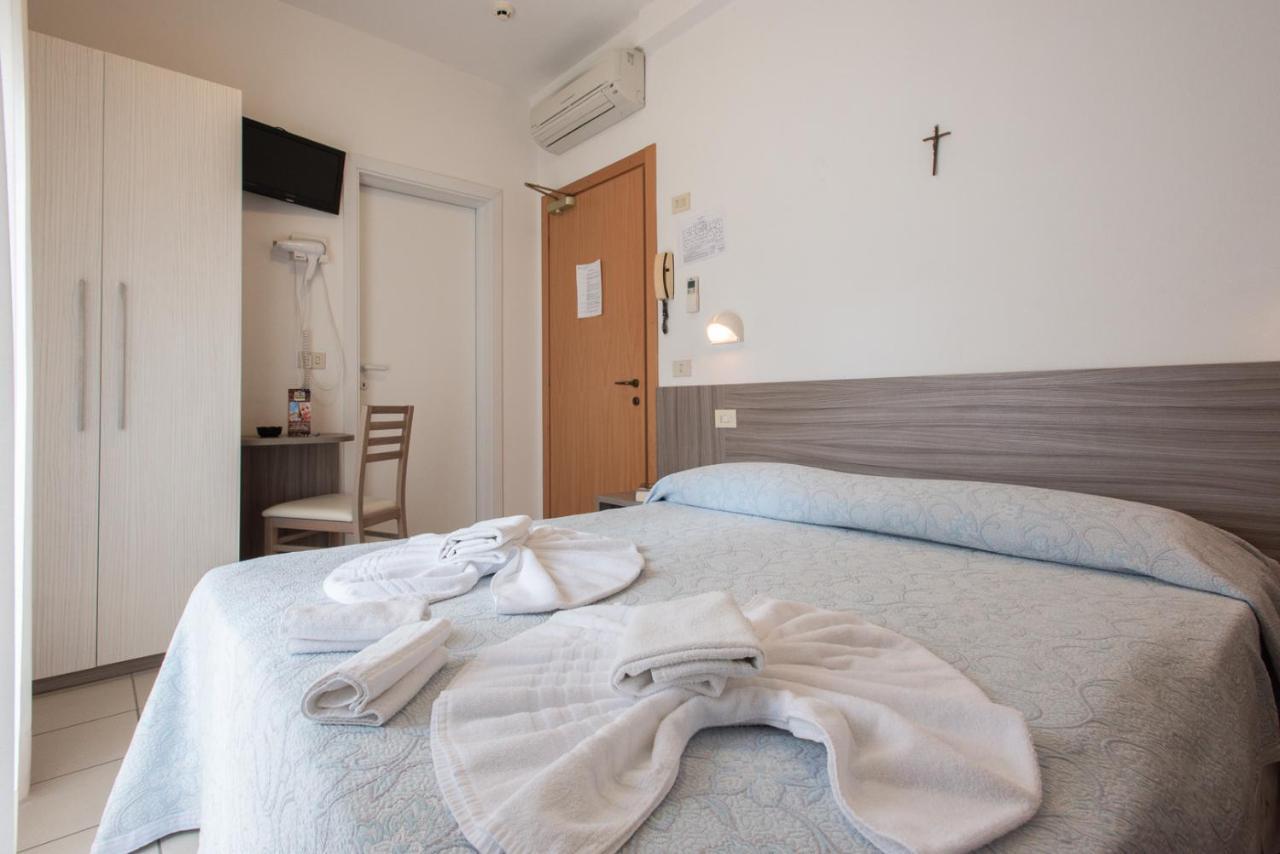 Hotel Consul - Family Hotel Риччоне Экстерьер фото