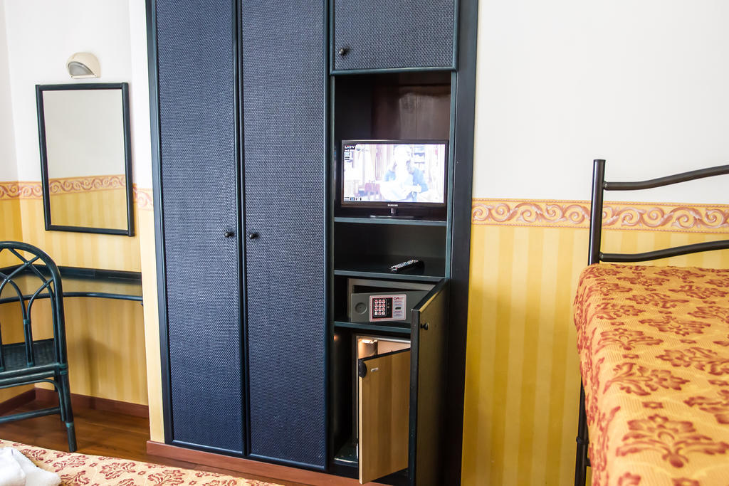 Hotel Consul - Family Hotel Риччоне Номер фото