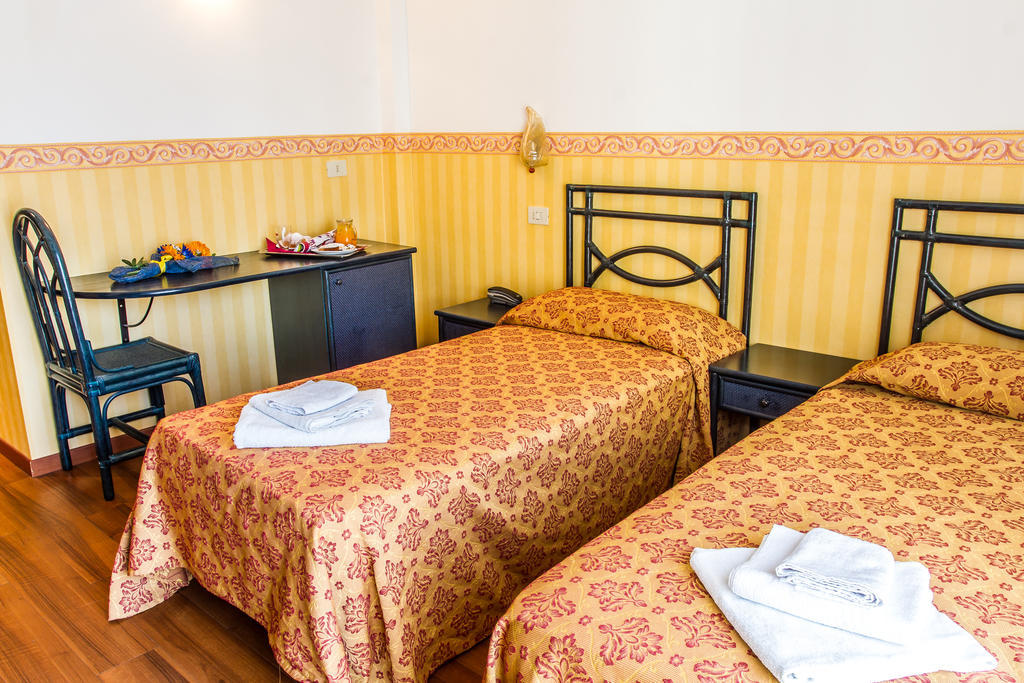Hotel Consul - Family Hotel Риччоне Номер фото