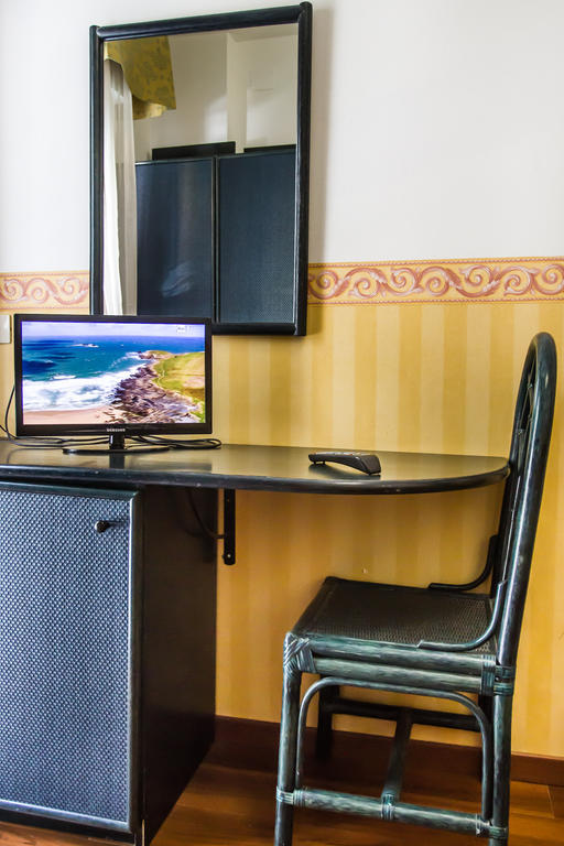 Hotel Consul - Family Hotel Риччоне Экстерьер фото